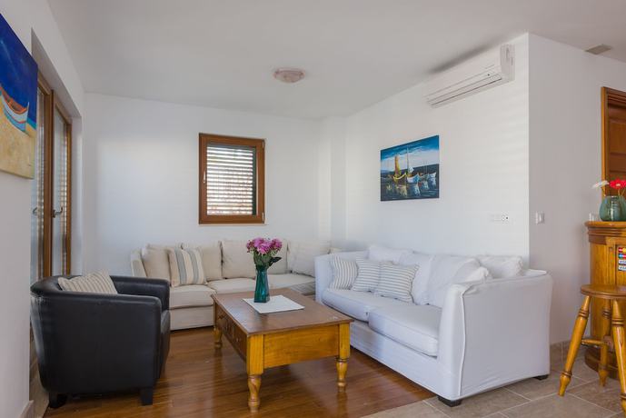 Imagen de los interiores del Hotel Villa Salena. Foto 19