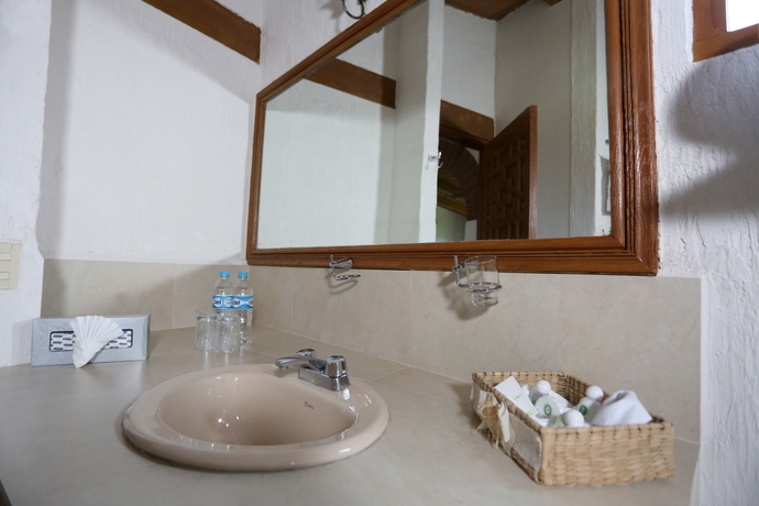Imagen de la habitación del Hotel Villa San Jose and Suites. Foto 2