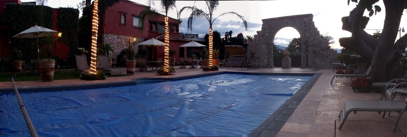 Imagen de la piscina del Hotel Villa San Jose and Suites. Foto 12