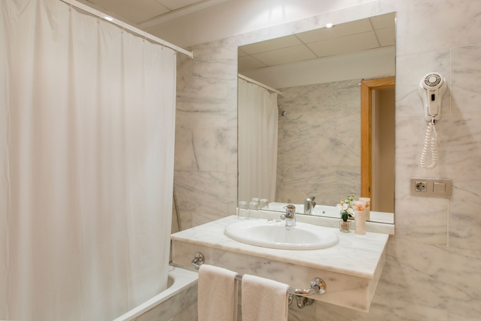 Imagen de la habitación del Hotel Villa San Juan. Foto 15