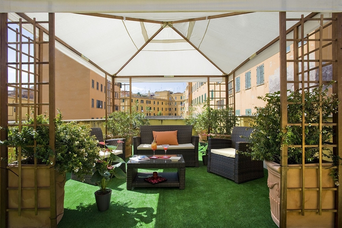 Imagen de los exteriores del Hotel Villa San Lorenzo Maria. Foto 7