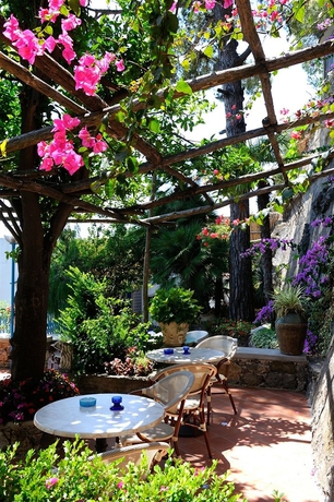 Imagen de los exteriores del Hotel Villa San Michele, Ravello. Foto 8