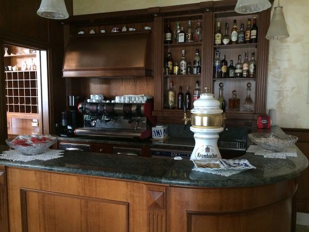 Imagen del bar/restaurante del Hotel Villa Santa Maria. Foto 4