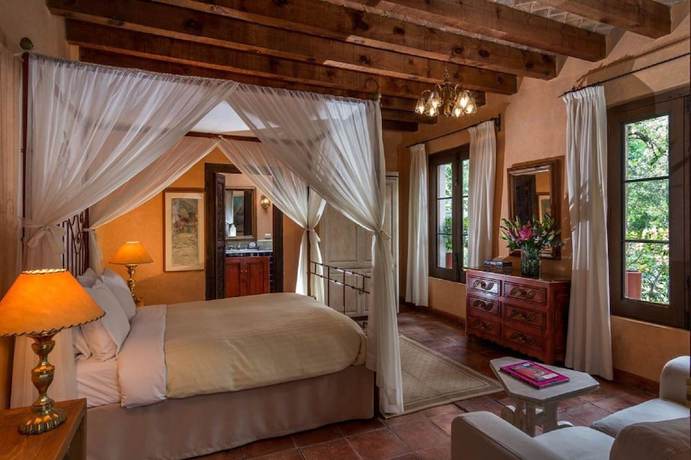 Imagen de la habitación del Hotel Villa Santa Monica. Foto 4