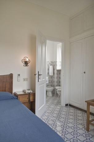 Imagen de la habitación del Hotel Villa Sarah. Foto 2