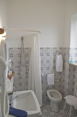 Imagen de la habitación del Hotel Villa Sarah. Foto 3