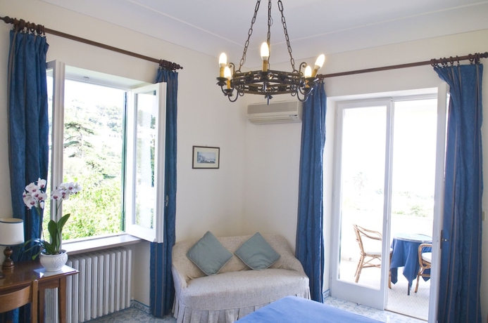 Imagen de la habitación del Hotel Villa Sarah. Foto 7