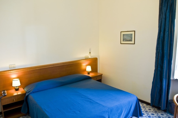 Imagen de la habitación del Hotel Villa Sarah. Foto 9