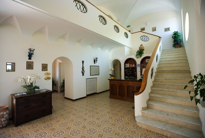 Imagen de los interiores del Hotel Villa Sarah. Foto 18