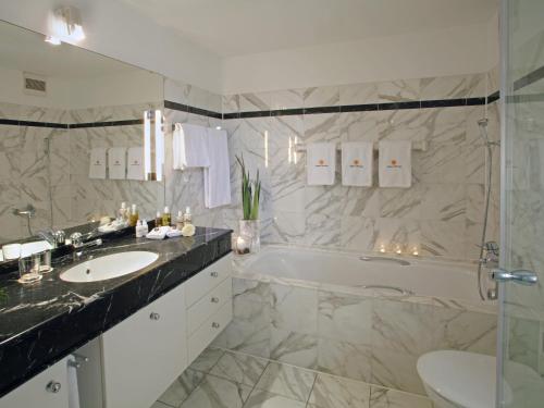 Imagen de la habitación del Hotel Villa Sassa. Foto 14