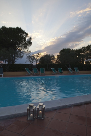 Imagen de la piscina del Hotel Villa Saulina. Foto 13