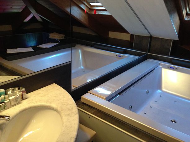 Imagen de los interiores del Hotel Villa Savoia. Foto 9