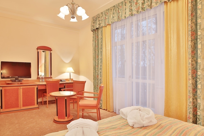 Imagen de la habitación del Hotel Villa Savoy Spa Park. Foto 5
