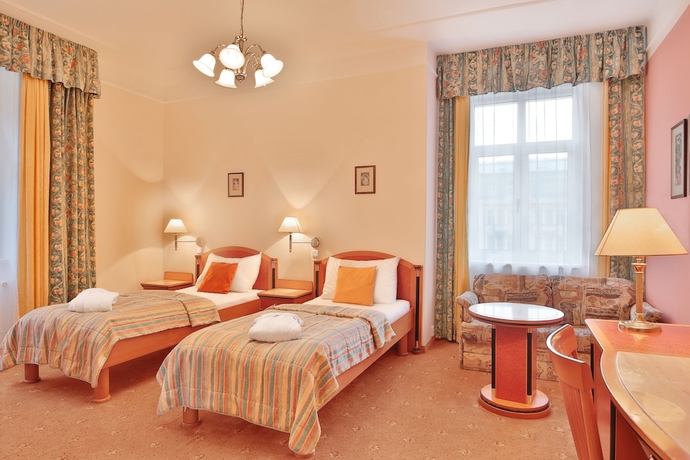 Imagen de la habitación del Hotel Villa Savoy Spa Park. Foto 7