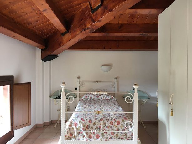 Imagen de la habitación del Hotel Villa Scalabrini. Foto 5