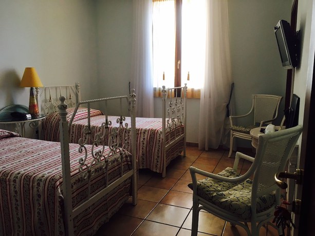 Imagen de la habitación del Hotel Villa Scalabrini. Foto 6