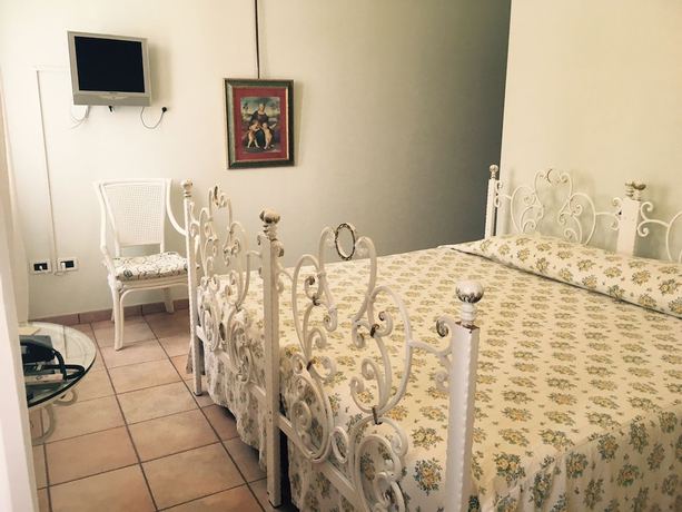 Imagen de la habitación del Hotel Villa Scalabrini. Foto 11