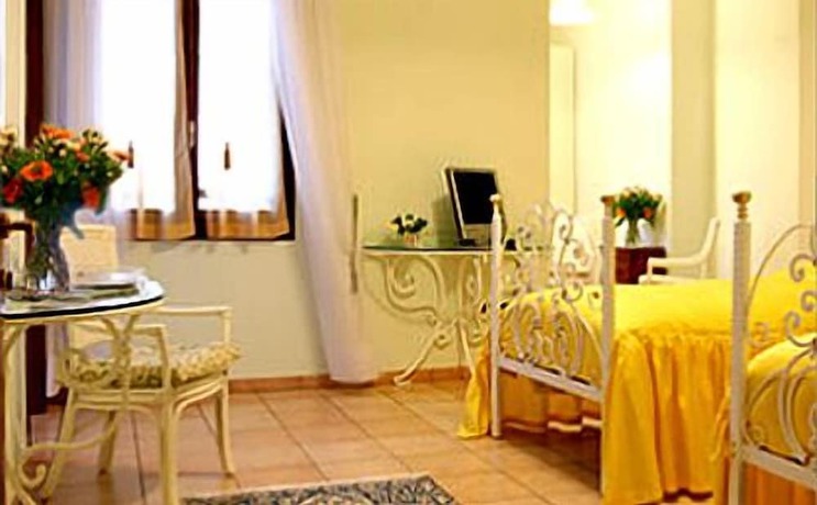 Imagen de la habitación del Hotel Villa Scalabrini. Foto 13