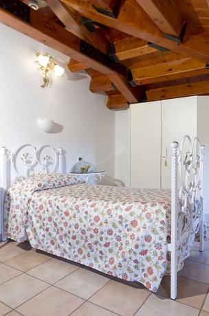 Imagen de la habitación del Hotel Villa Scalabrini. Foto 15