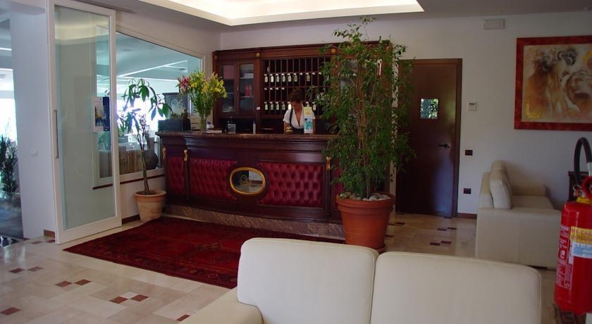 Imagen general del Hotel Villa Scapone. Foto 5