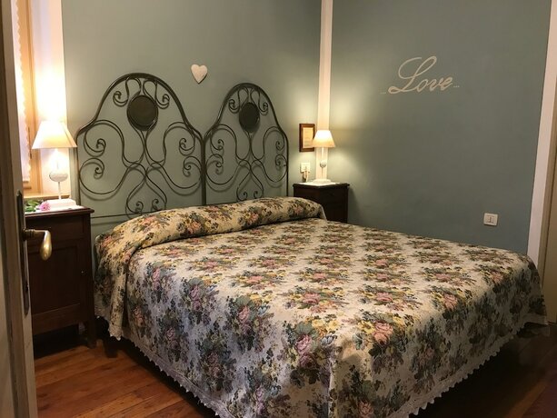 Imagen de la habitación del Hotel Villa Schindler. Foto 17