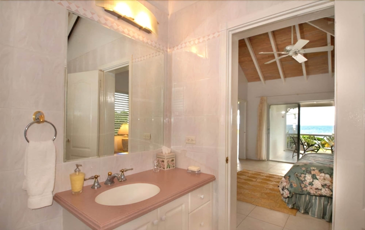 Imagen de la habitación del Hotel Villa Sehil. Foto 6