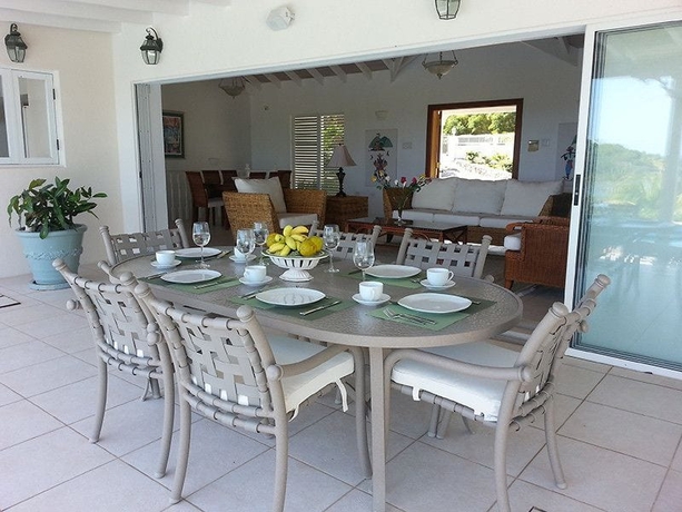 Imagen de la habitación del Hotel Villa Sehil. Foto 9