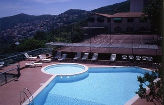 Imagen de la piscina del Hotel Villa Selene. Foto 12