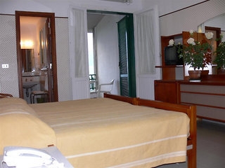 Imagen de la habitación del Hotel Villa Selene. Foto 8