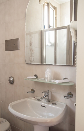 Imagen de la habitación del Hotel Villa Serena. Foto 3