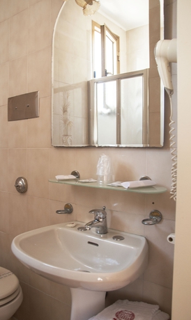 Imagen de la habitación del Hotel Villa Serena, MARGHERA. Foto 2