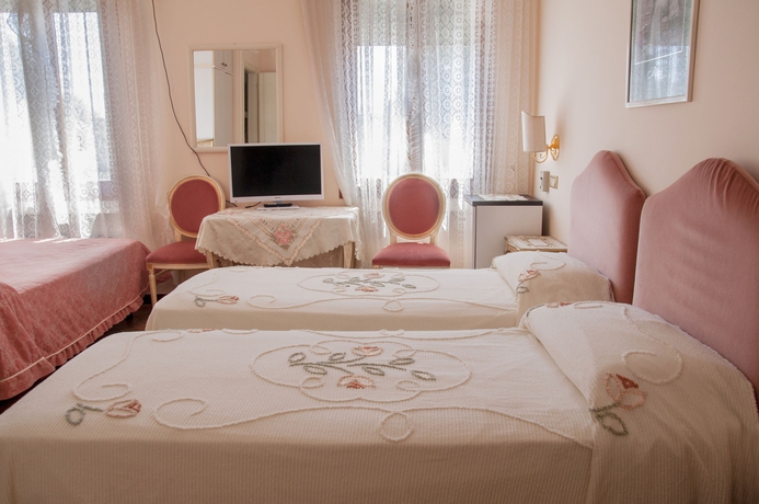 Imagen de la habitación del Hotel Villa Serena, MARGHERA. Foto 6