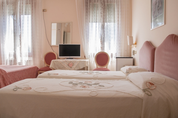 Imagen de la habitación del Hotel Villa Serena, MARGHERA. Foto 9