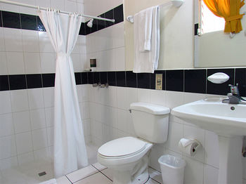 Imagen de la habitación del Hotel Villa Serena San Benito. Foto 3