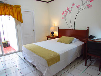 Imagen de la habitación del Hotel Villa Serena San Benito. Foto 4