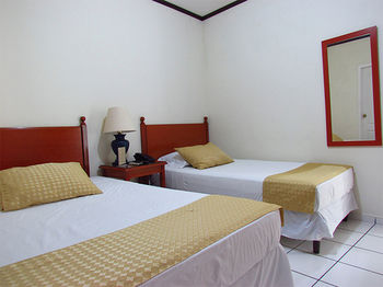 Imagen de la habitación del Hotel Villa Serena San Benito. Foto 5