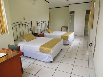 Imagen de la habitación del Hotel Villa Serena San Benito. Foto 7