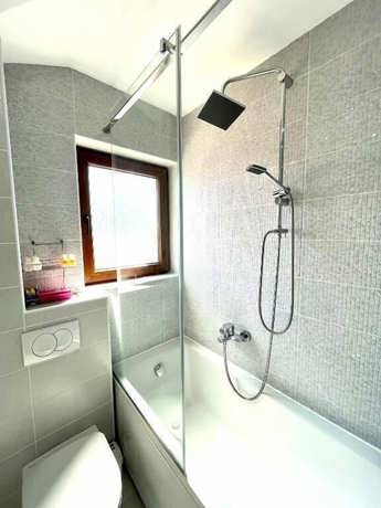 Imagen de la habitación del Hotel Villa Serenity. Foto 15