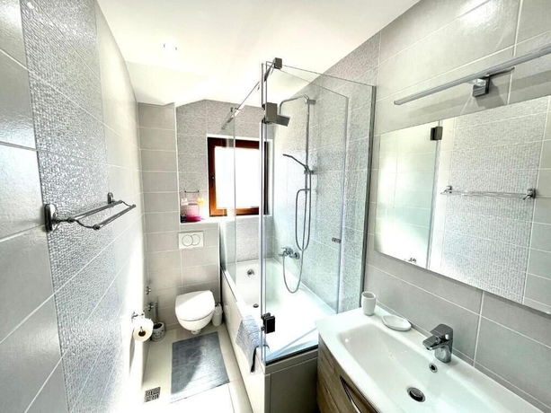 Imagen de la habitación del Hotel Villa Serenity. Foto 16