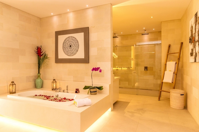 Imagen de la habitación del Hotel Villa Seriska Jimbaran Bali. Foto 14