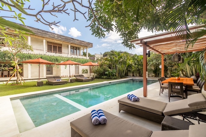 Imagen de los interiores del Hotel Villa Seriska Jimbaran Bali. Foto 16