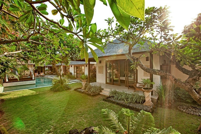 Imagen de los exteriores del Hotel Villa Seriska Satu Sanur Bali. Foto 12