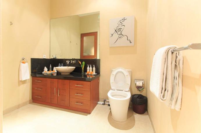 Imagen de la habitación del Hotel Villa Seriska Seminyak Bali. Foto 2