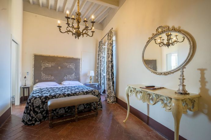 Imagen de la habitación del Hotel Villa Sermolli. Foto 11