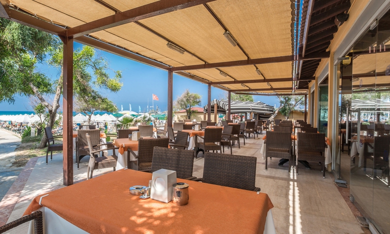 Imagen del bar/restaurante del Hotel Villa Side Residence. Foto 6