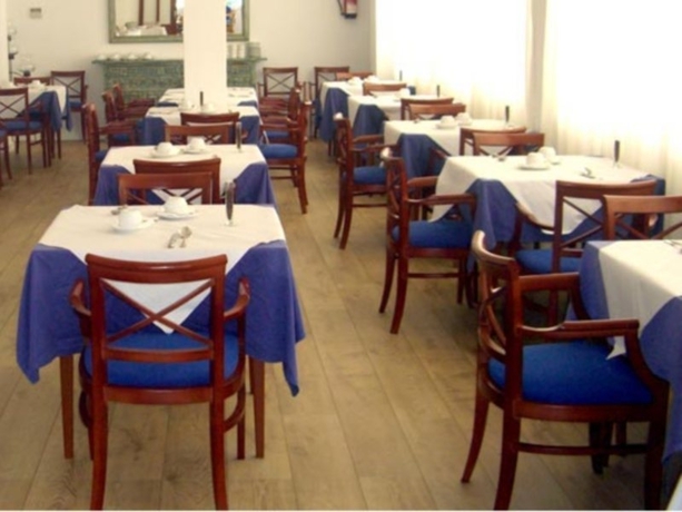 Imagen del bar/restaurante del Hotel Villa Singala. Foto 3