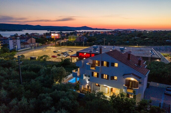 Imagen general del Hotel Villa Slavica in Sveti Filip i Jakov. Foto 4