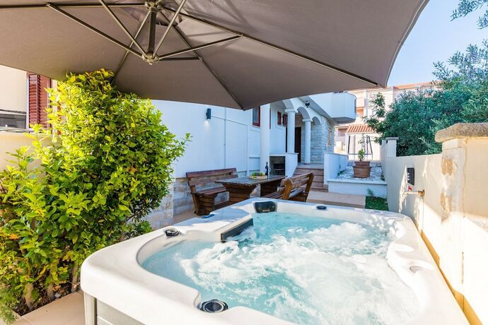 Imagen general del Hotel Villa Slavica in Sveti Filip i Jakov. Foto 7