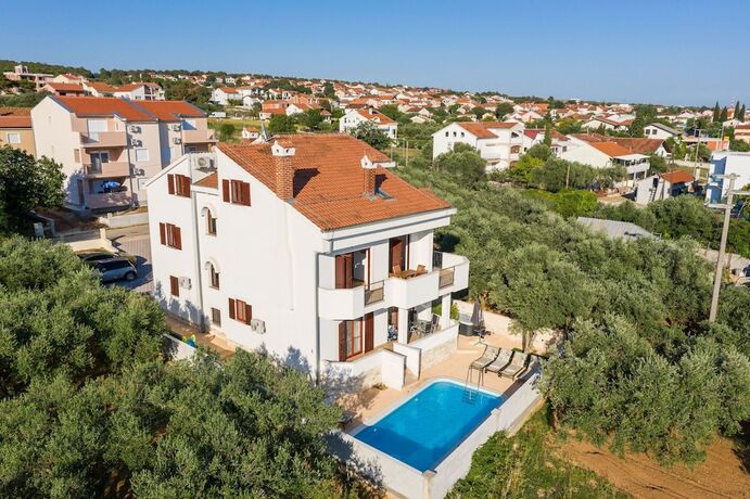 Imagen general del Hotel Villa Slavica in Sveti Filip i Jakov. Foto 8