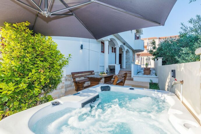 Imagen general del Hotel Villa Slavica in Sveti Filip i Jakov. Foto 12